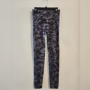 Spanx Women’s Look at Me Now Seamless Grey camo leggings size small